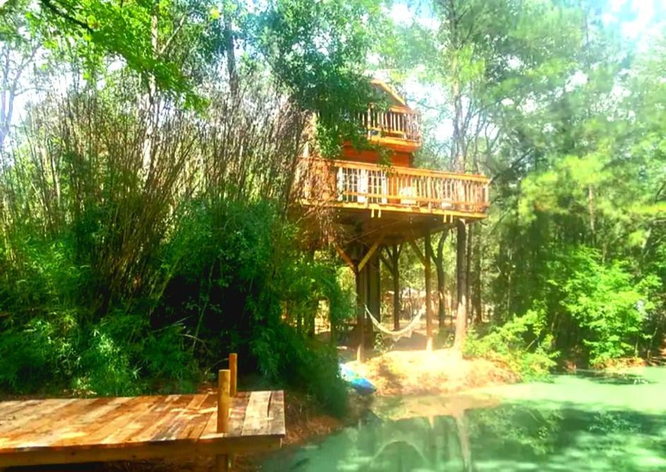 Waterfront Treehouse In A Magical Forest Waller المظهر الخارجي الصورة